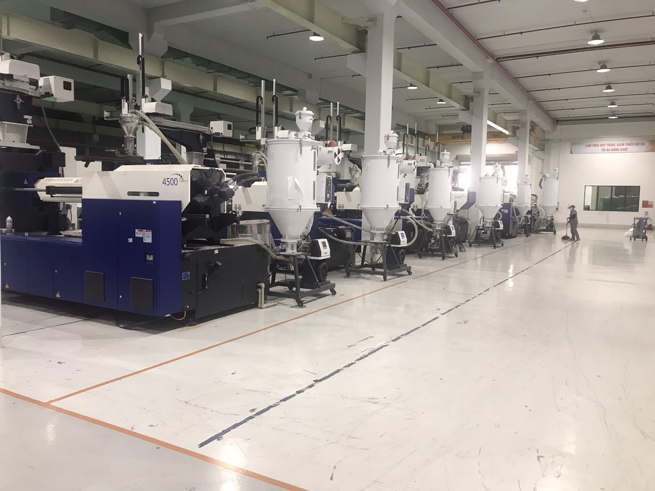 plastic injection machine (5).jpg